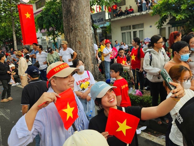 Dịp lễ 30-4: Du lịch TP HCM đón lượng khách, doanh thu "khủng" - Ảnh 2.