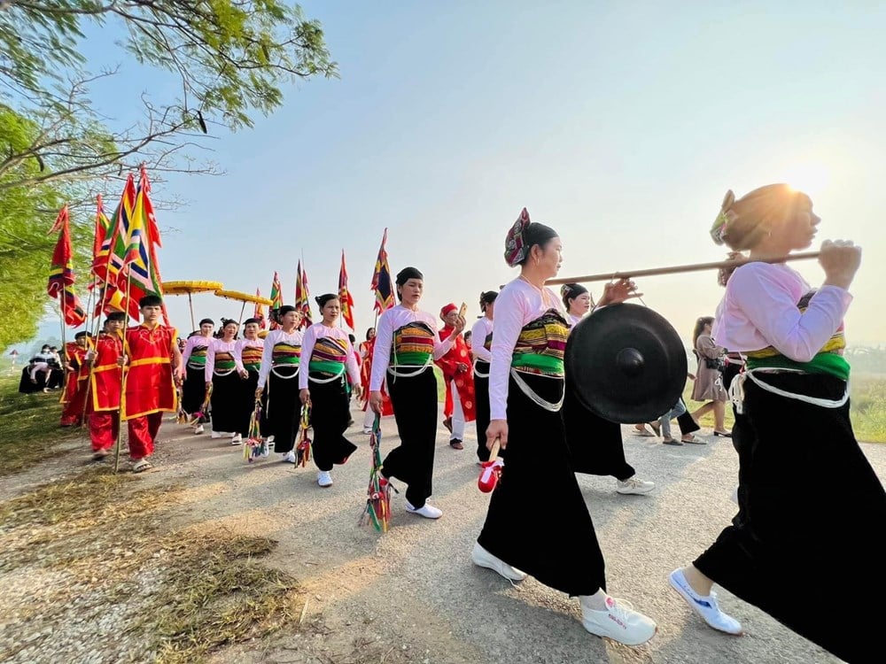 Bảo tồn di sản văn hoá vùng cao, phát triển du lịch