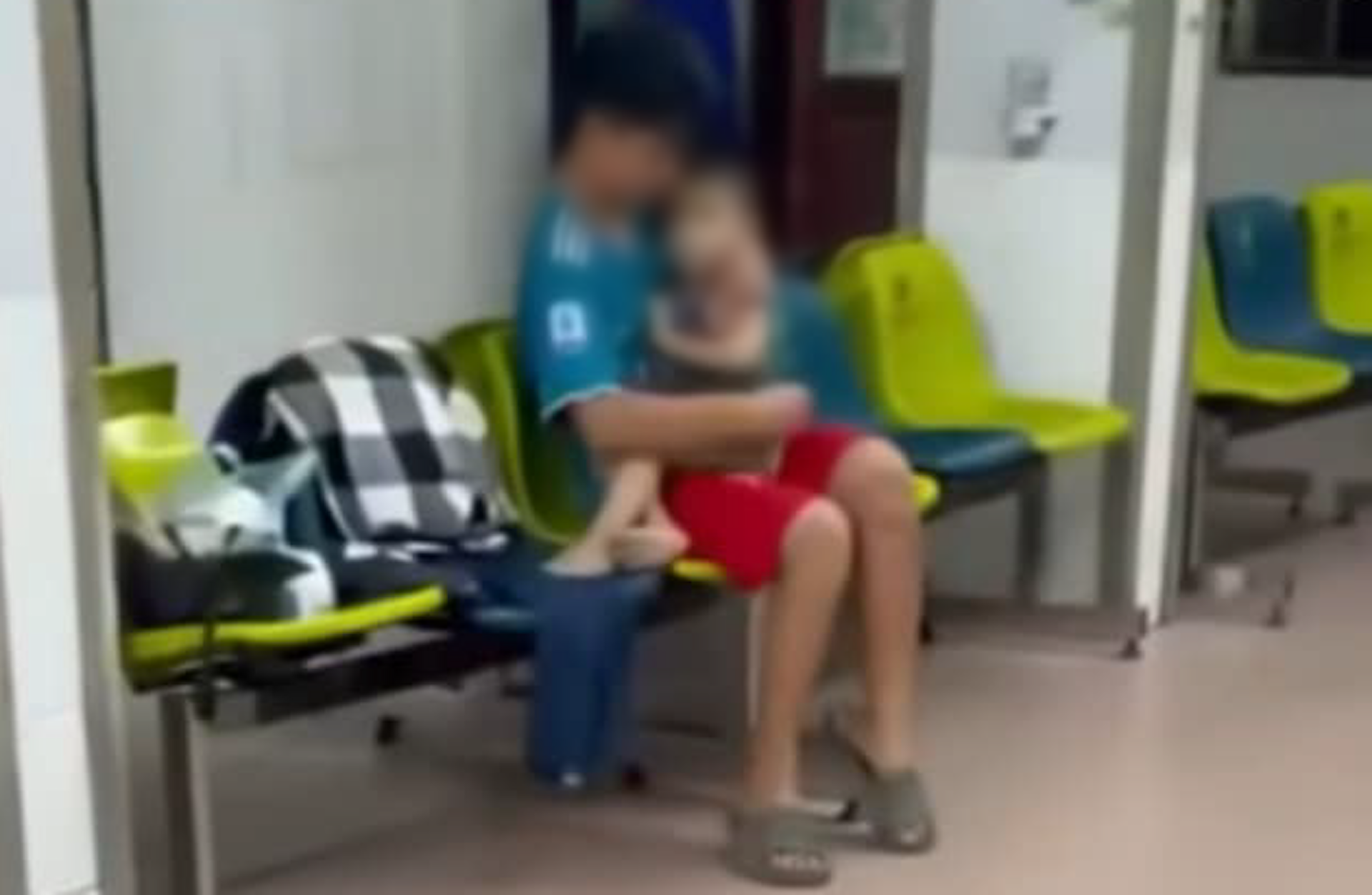 남딘성 병원이 충분한 돈을 지불하지 않아 아기를 구하지 못했다는 정보를 확인합니다.