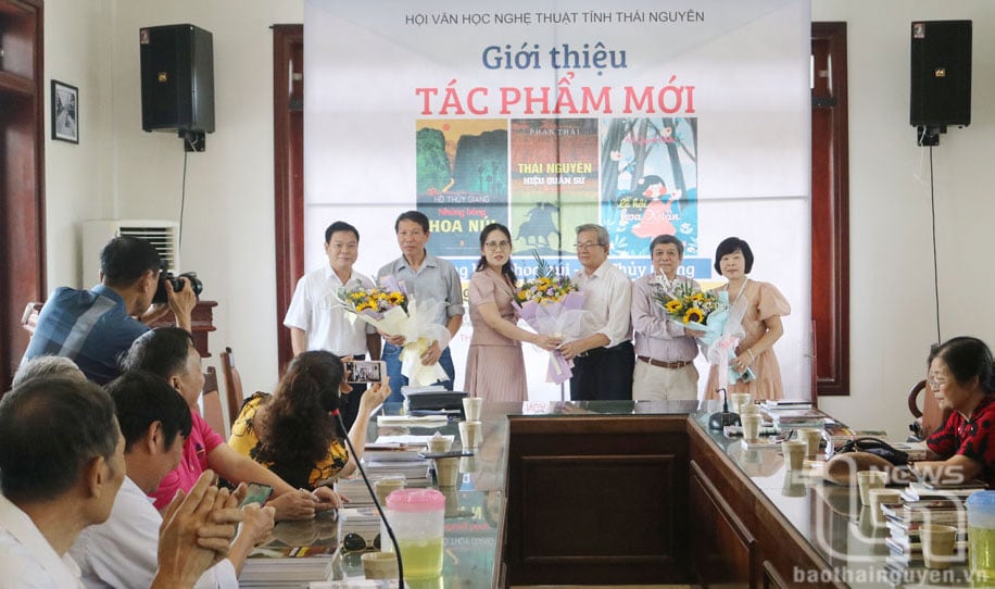 50 năm - Một mùa văn chương đầy hương sắc