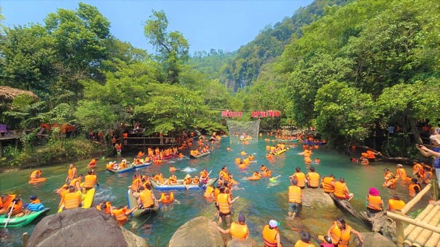 Quảng Bình hút gần 370.000 lượt khách dịp lễ 30-4, du lịch sinh thái "lên ngôi" - Ảnh 3.