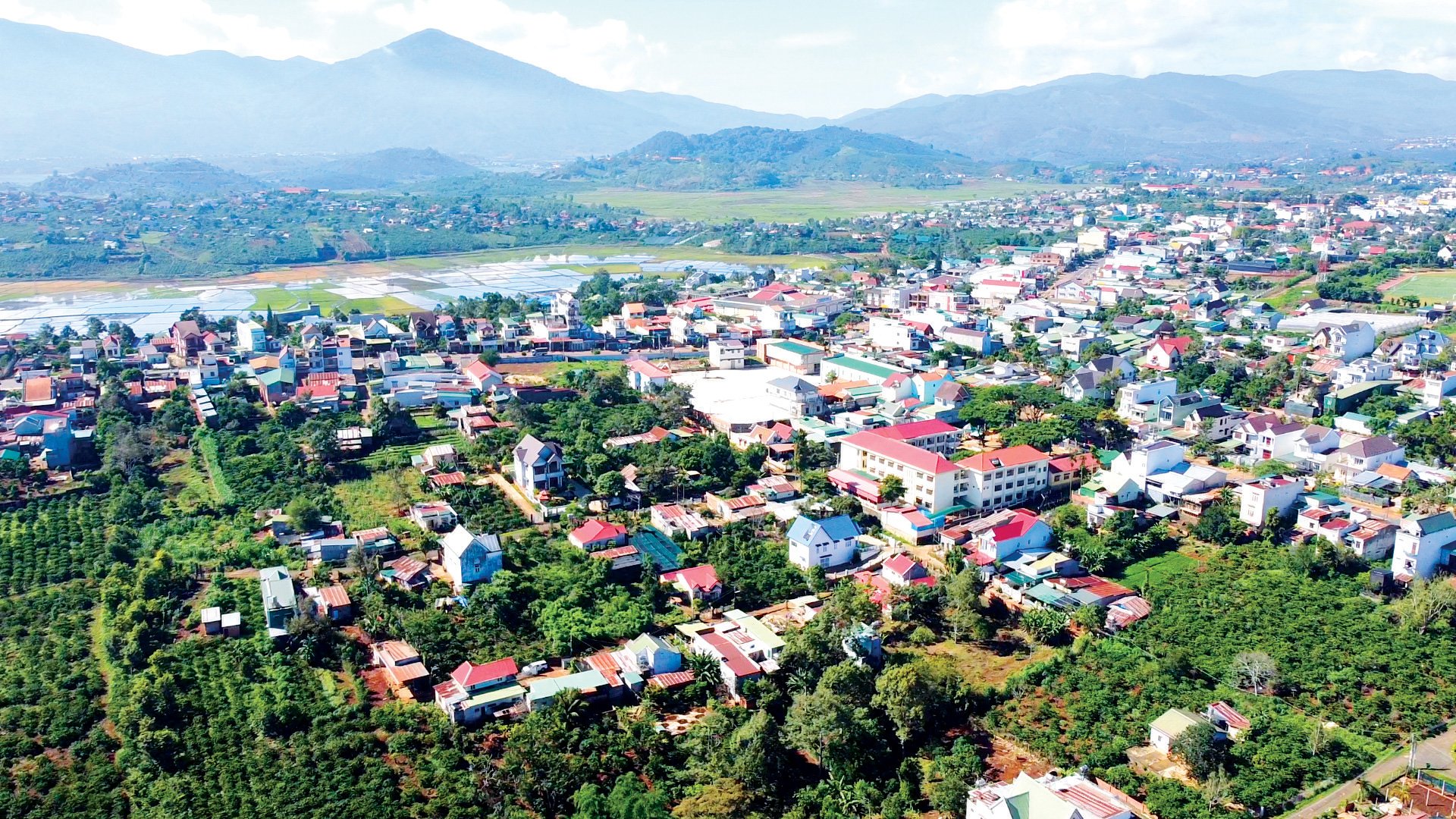 Di Linh chuyển mình cùng đất nước