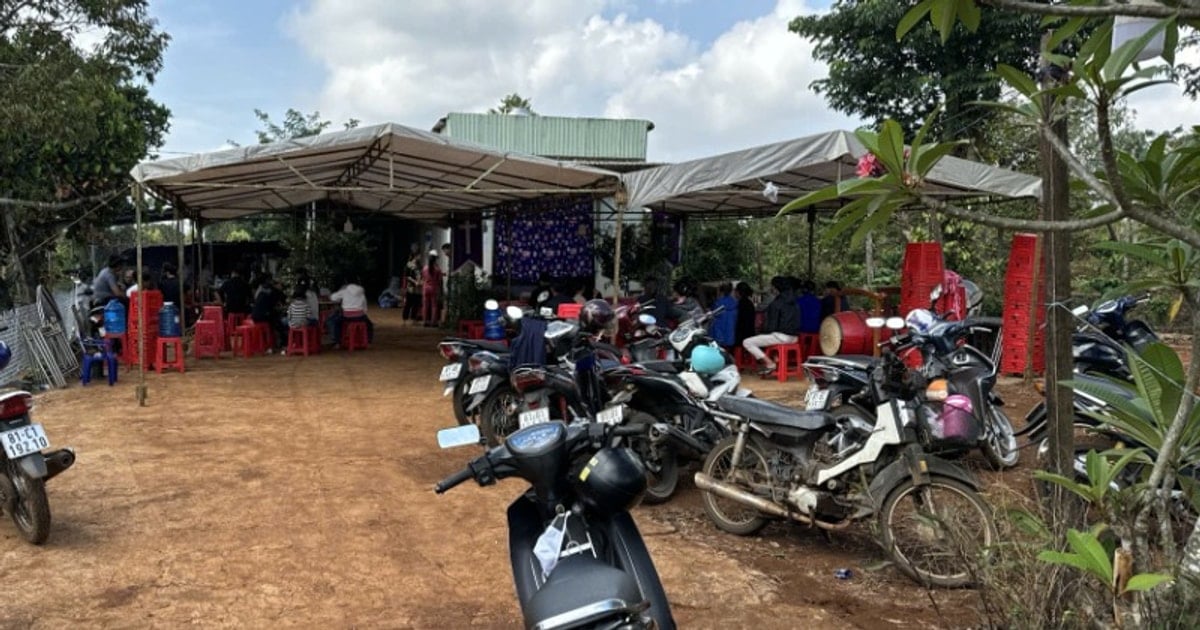 Ba mẹ con tử vong trong căn nhà bị khóa cửa