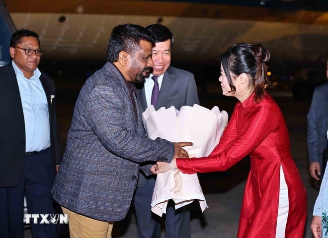 Lễ đón Tổng thống nước Cộng hòa Xã hội Chủ nghĩa Dân chủ Sri Lanka Anura Kumara Dissanayaka tại sân bay Quốc tế Nội Bài. Ảnh: Minh Đức/TTXVN