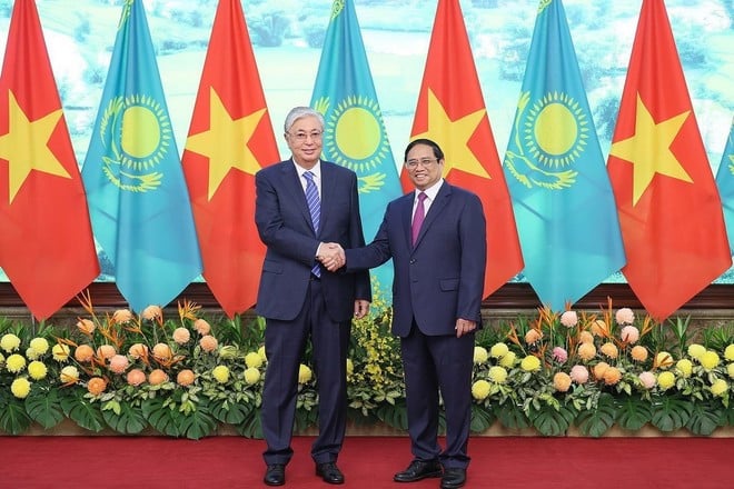 Thủ tướng Phạm Minh Chính hội kiến Tổng thống Cộng hòa Kazakhstan Kassym-Jomart Tokayev thăm chính thức Việt Nam chiều 21/8/2023, tại Hà Nội. Ảnh: Dương Giang/TTXVN