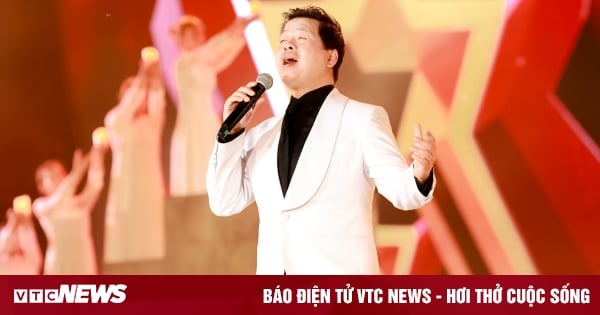 Los meritorios artistas Dang Duong y Viet Hoan recrean la historia de Dien Bien, 15.000 espectadores se emocionan