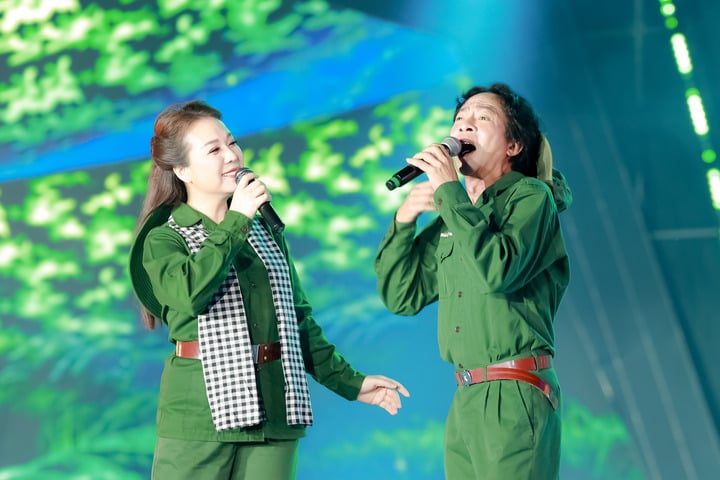 NSƯT Việt Hoàn, Sao mai Thu Hà.