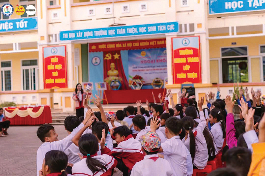 Inspiring reading for students in mountainous areas