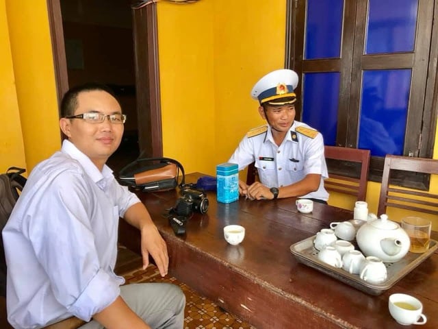 Ly trà đặc giữa bốn bề gió muối - Ảnh 1.