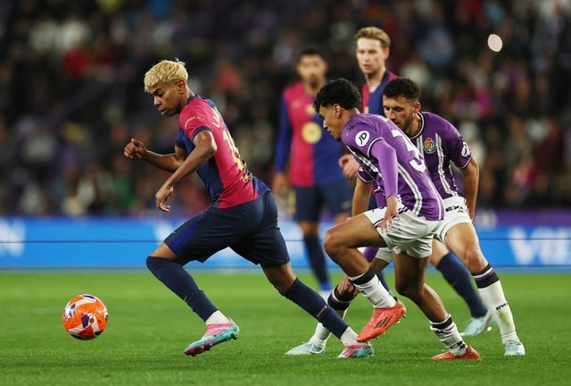 Yamal giúp Barcelona tiến sát ngôi vô địch La Liga, Arsenal dồn tâm trí ở Champions League- Ảnh 1.