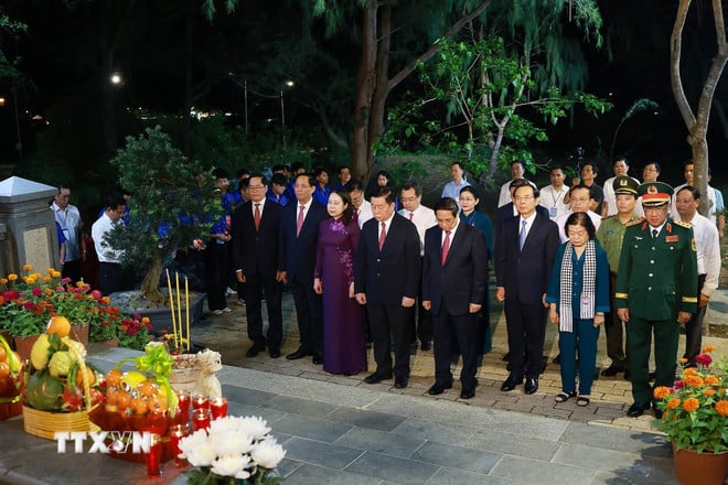 ttxvn-thu-tuong-du-chuong-trinh-chinh-luan-nghe-thuat-con-dao1-1.jpg