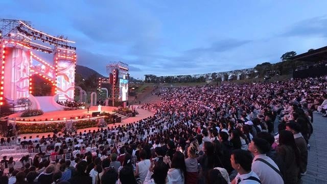 Hàng ngàn du khách đến với sự kiện âm nhạc của ca sĩ Noo Phước Thịnh