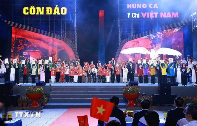 ttxvn-thu-tuong-du-chuong-trinh-chinh-luan-nghe-thuat-con-dao16.jpg