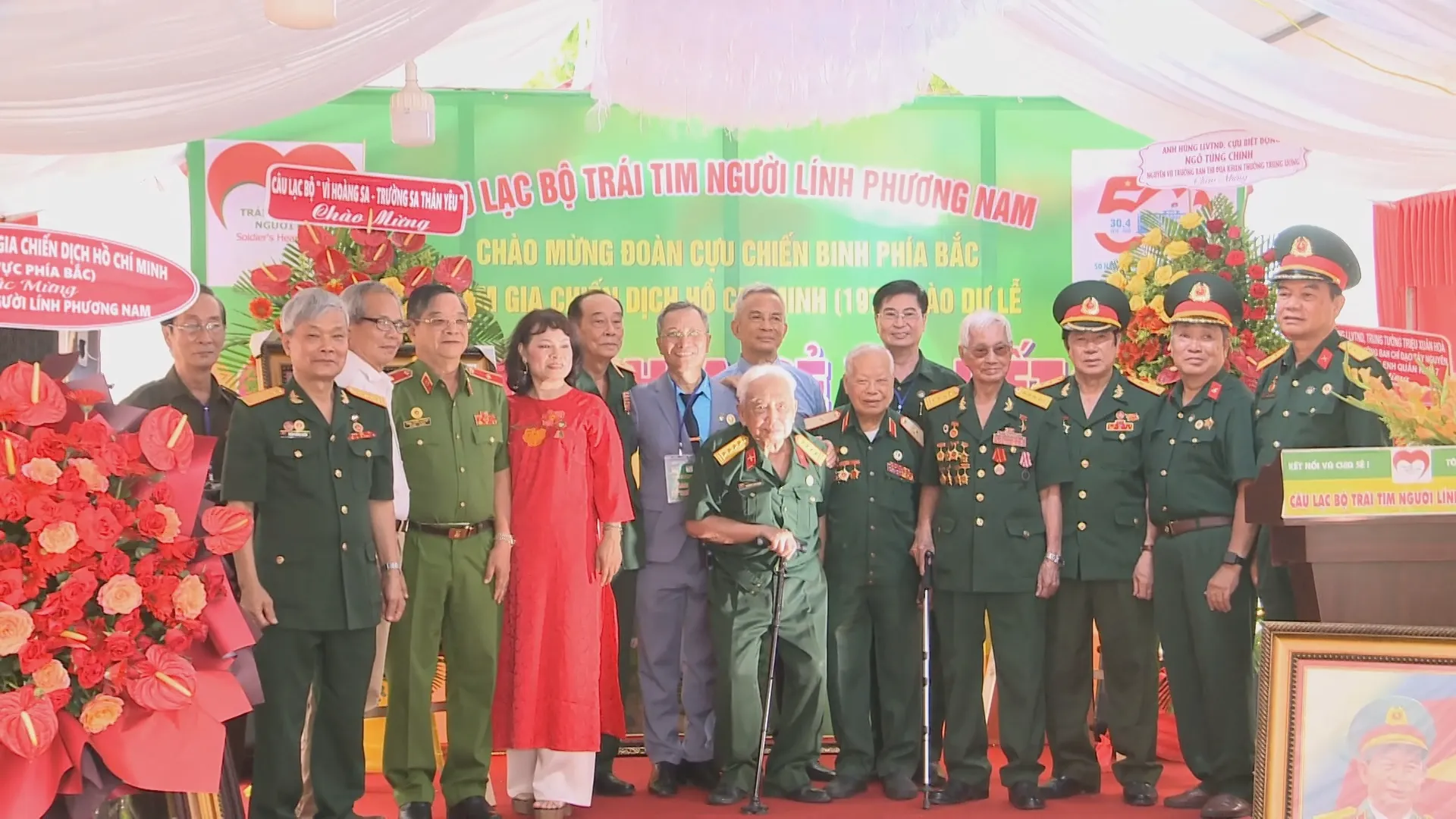 Treffen mit Veteranen aus dem Norden, die an der Ho-Chi-Minh-Kampagne teilgenommen haben: Würdigung historischer Zeugen