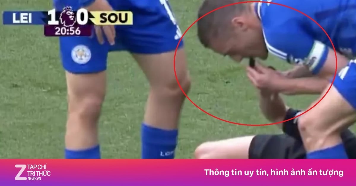 Vardy thổi còi thay trọng tài