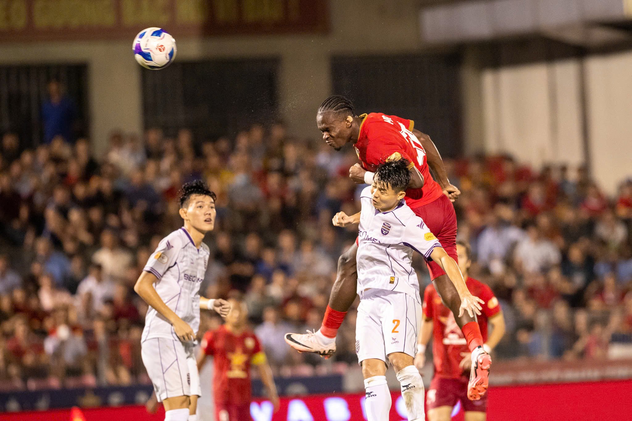 CLB Phú Thọ và cuộc đua trụ hạng khốc liệt ở V - League 2024 - 2025 - Ảnh 1.