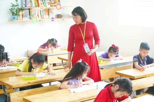 Bộ GD&ĐT đề nghị địa phương tuyển dụng giáo viên đủ biên chế được giao ảnh 1