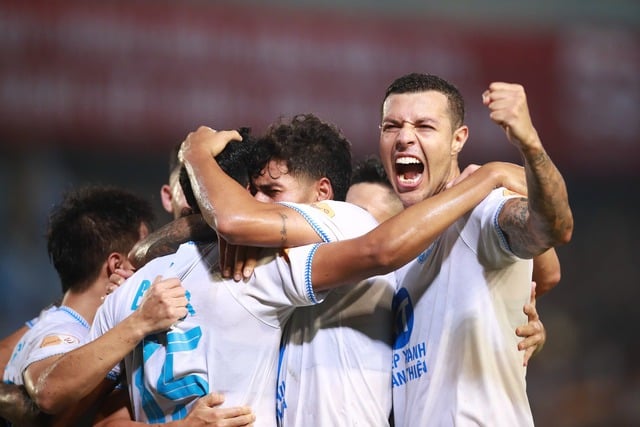 Thắng đẹp Hà Nội, CLB Nam Định tiến gần cúp vô địch V-League - Ảnh 4.