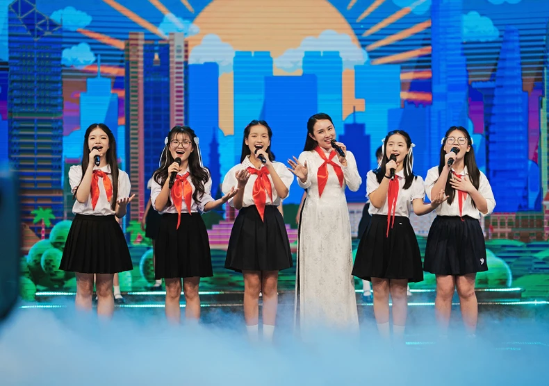 Trong trẻo thời "Khăn quàng thắm vai em" tại chương trình "Giai điệu tự hào" ảnh 1