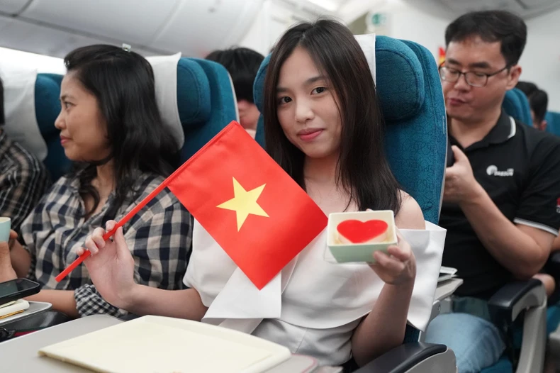 Cùng Vietnam Airlines cất cánh trong ngày Đại lễ dân tộc ảnh 1