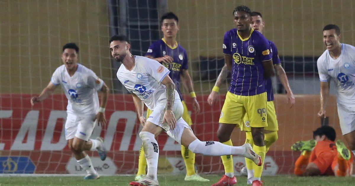 Hà Nội - Nam Định (hiệp 1) 0-2: Lý Công Hoàng Anh nâng tỷ số