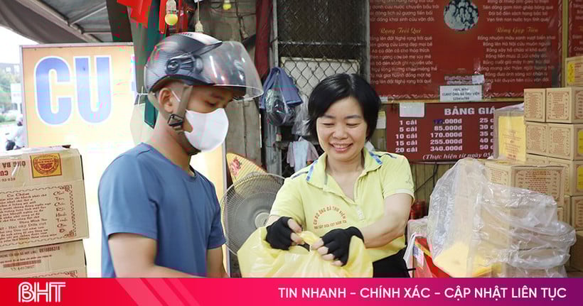 Ha Tinh specialties "in high demand" after the holiday