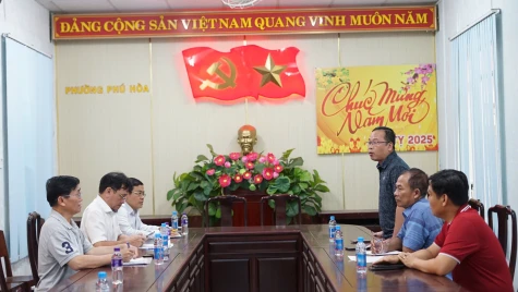 Compagnie d'électricité de Binh Duong : dépannage et rétablissement de l'alimentation électrique stable du quartier de Phu Hoa