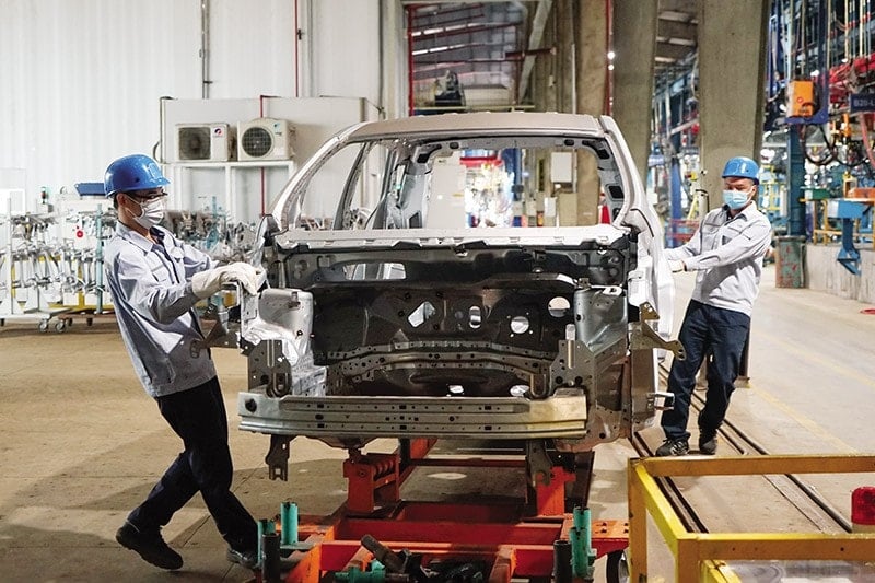 production-transfer-line-at-ford-vietnam-factory-joint-venture-between-ford-usa-auto-group-and-song-cong-diesel-company-.-anh-duc-thanh.jpg
