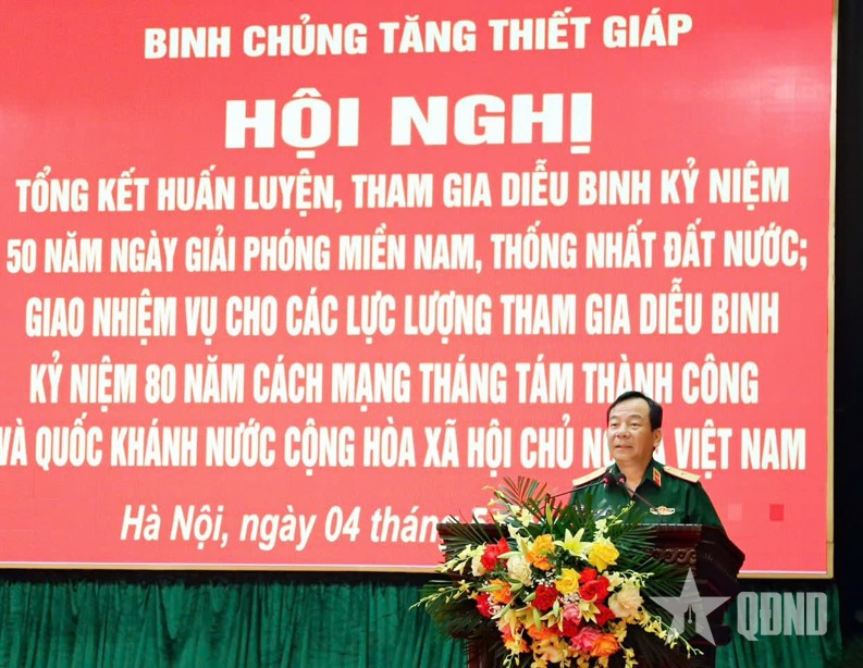 កងយោធពលខេមរភូមិន្ទសង្ខេបការហ្វឹកហ្វឺន និងចូលរួមក្នុងការដង្ហែរក្បួនដើម្បីអបអរសាទរខួបលើកទី 50 នៃទិវារំដោះភាគខាងត្បូង និងទិវាបង្រួបបង្រួមជាតិ។
