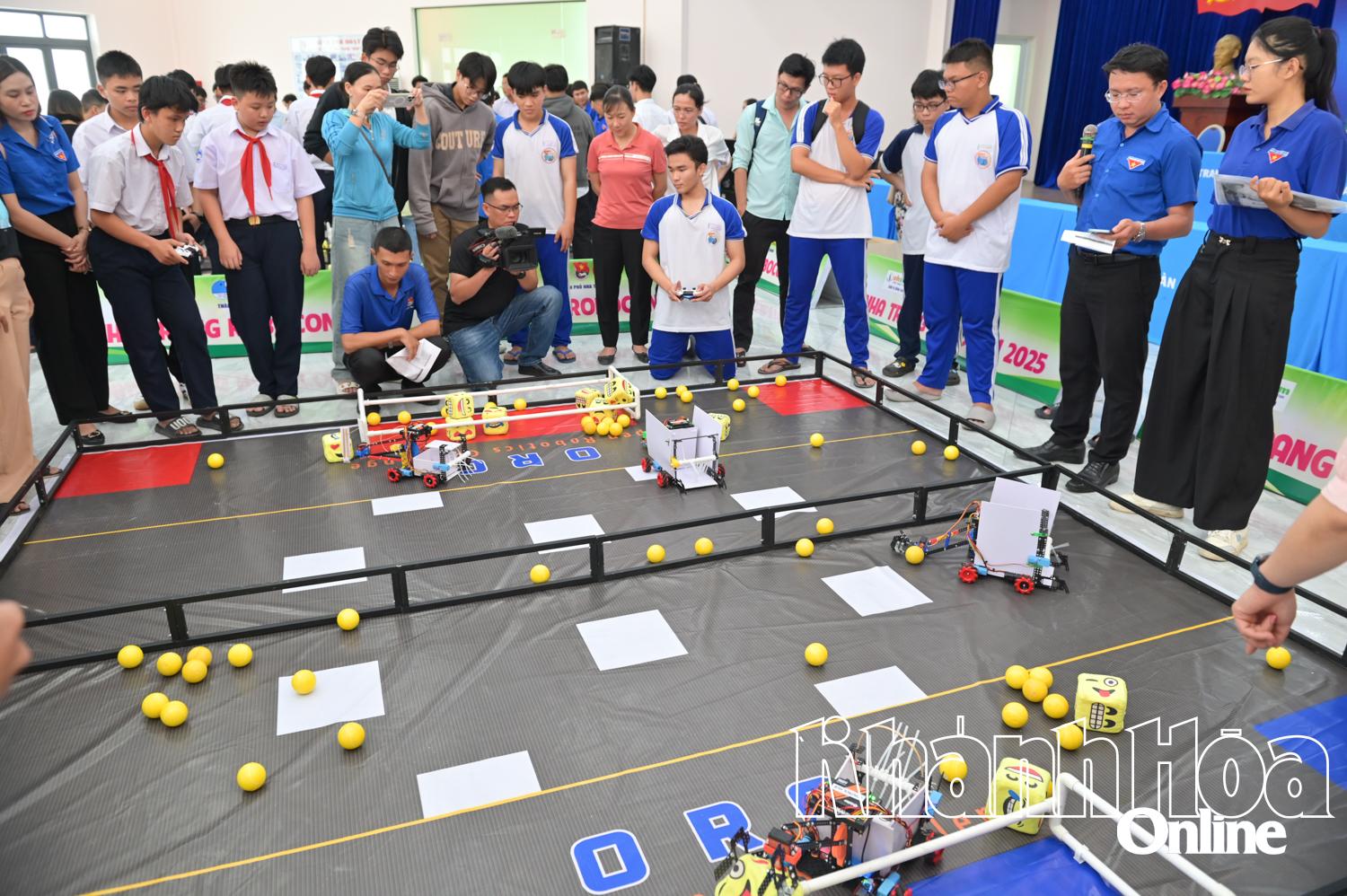 การแข่งขันนวัตกรรมหุ่นยนต์จังหวัดคานห์ฮัวจะจัดขึ้นในปี 2568