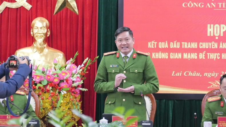 라이쩌우 경찰, 온라인 사기범 12명 체포