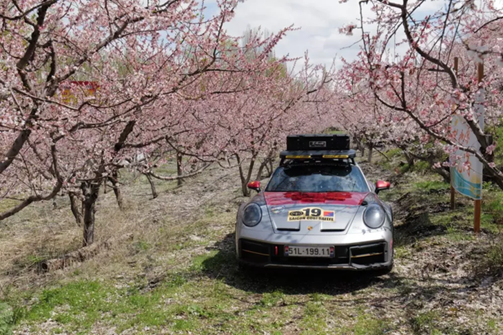 Porsche 911 Dakar cua dai gia Hai Phong cham moc 75.000 km
