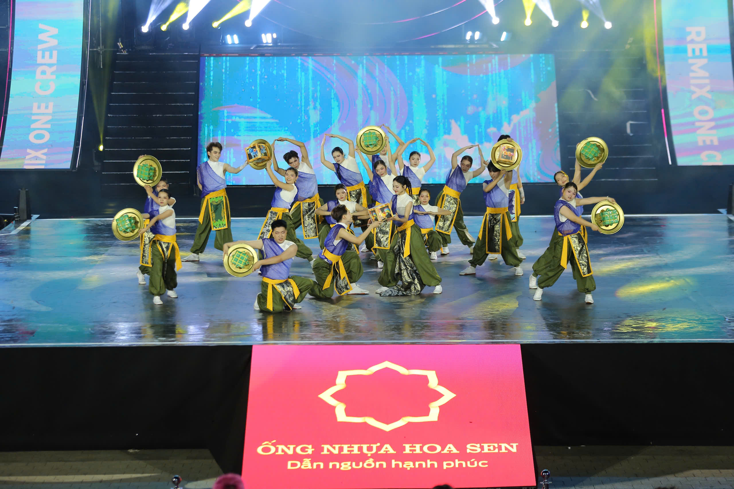 ព្រេងនិទាន Son Tinh - Thuy Tinh បានផ្ទុះឡើងនៅលើឆាកនៃ Dalat Best Dance Crew 2025 ។