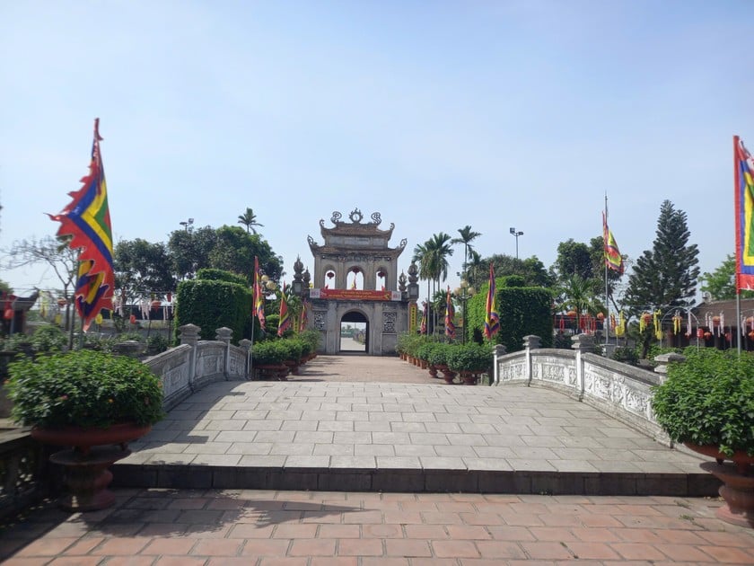 Nghi môn Văn Miếu Mao Điền. (Ảnh trong bài: Hoàng Giang)