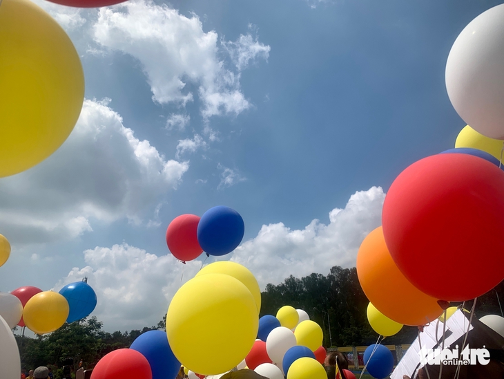 Thượng kỳ lá cờ Phật giáo lớn nhất thế giới tại Đại lễ Vesak 2025 - Ảnh 7.