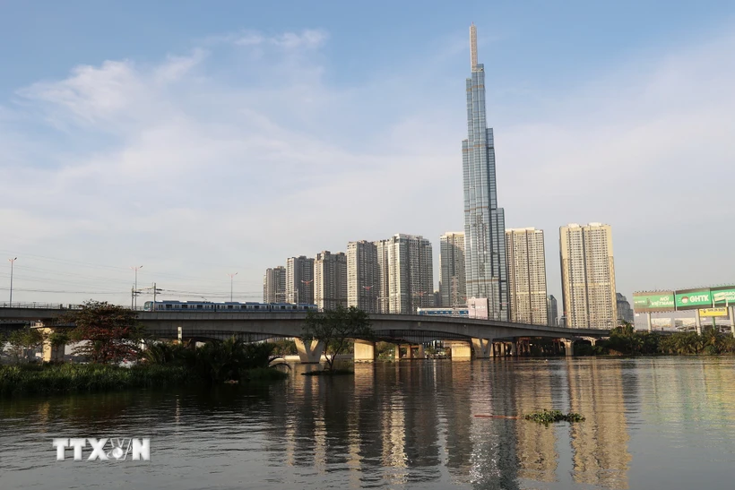 Metro line 1 passes through Saigon bridge, connecting Binh Thanh district with Thu Duc city. (Photo: Hong Dat/VNA)