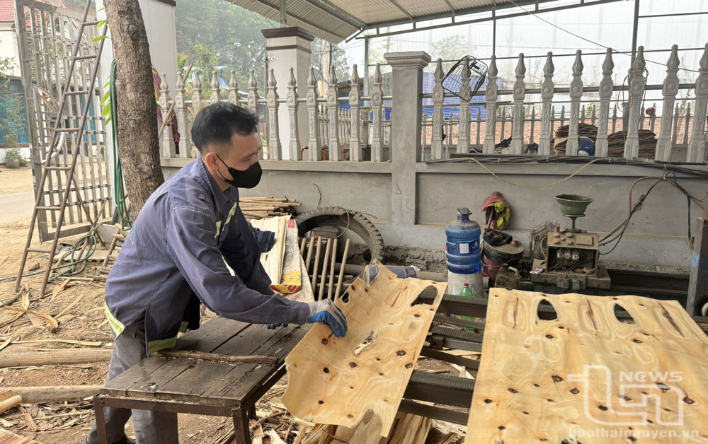 គ្រួសារជាច្រើននៅឃុំ Duc Luong បានបើកសិក្ខាសាលាកែច្នៃឈើនាំមកនូវប្រសិទ្ធភាពសេដ្ឋកិច្ចខ្ពស់។