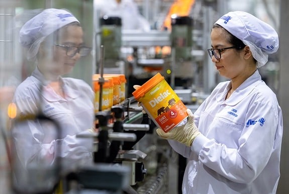 Vinamilk tiên phong đẩy mạnh đầu tư công nghệ sản xuất, tung mới nhiều sản phẩm. Ảnh: VI NAM