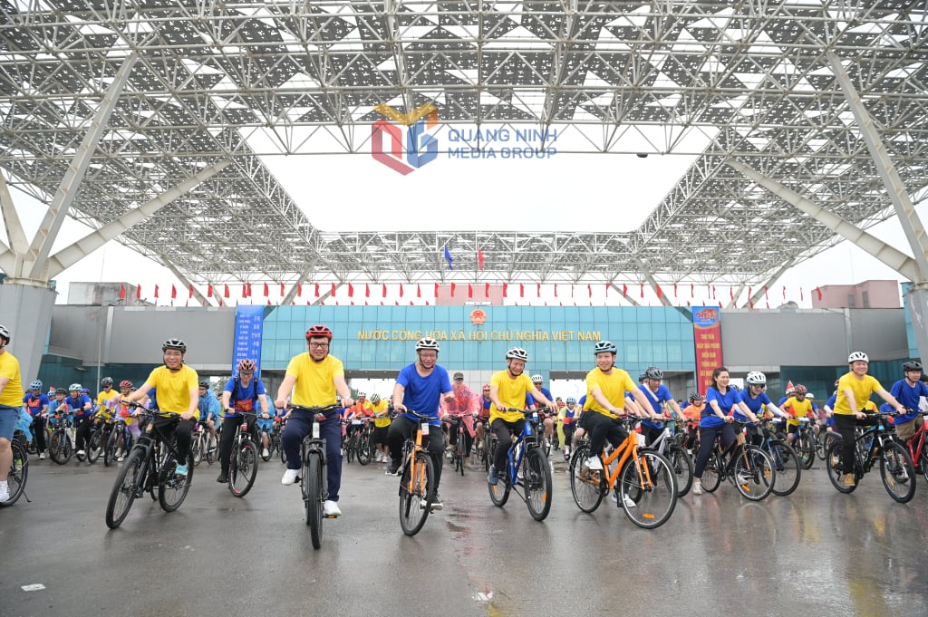 The first Vietnam - China border cycling event (Mong Cai - Dong Hung) in 2025 attracted many people and tourists.