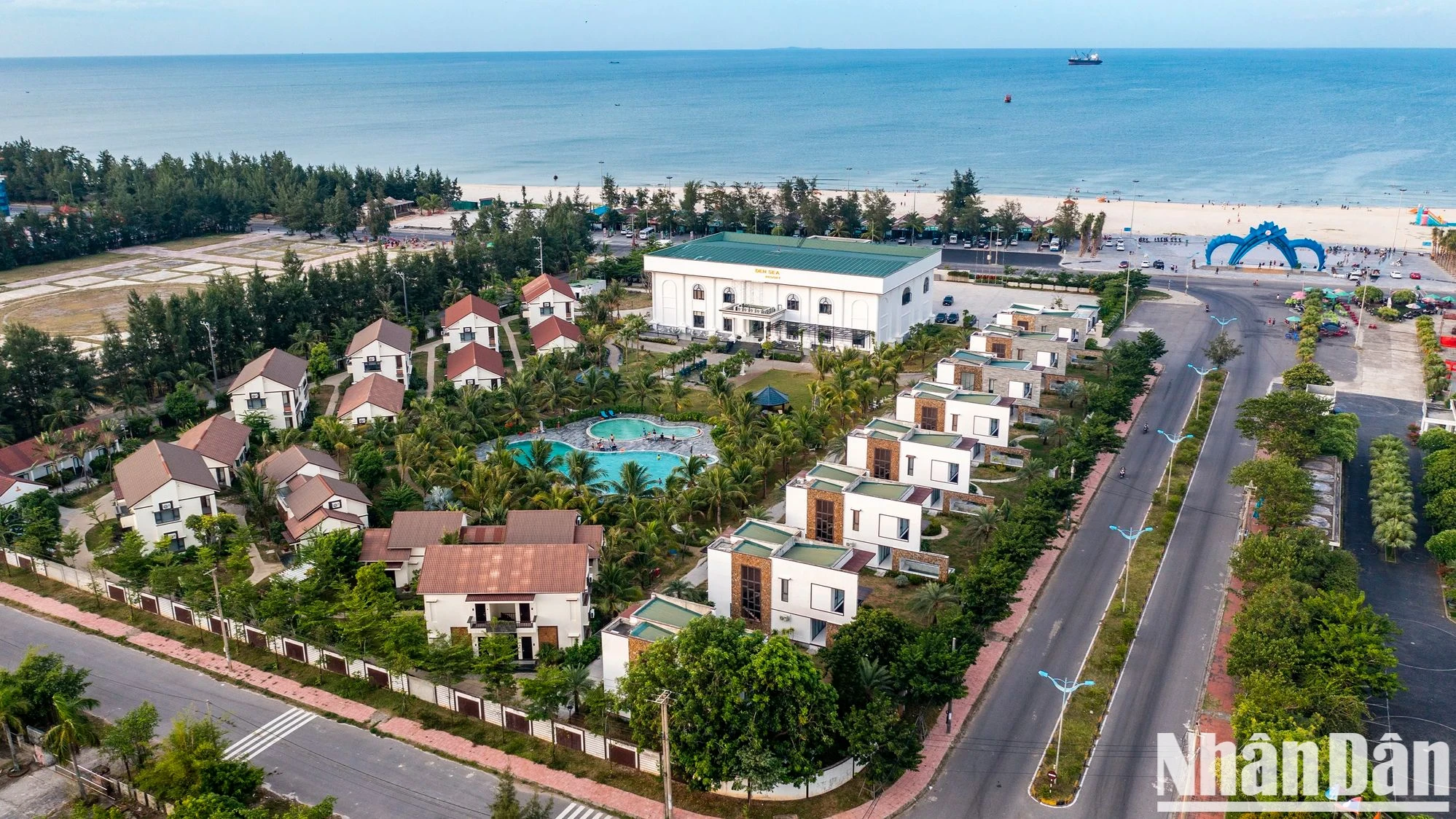 Quảng Trị: Du lịch biển thu hút khách du lịch trong dịp nghỉ lễ ảnh 2
