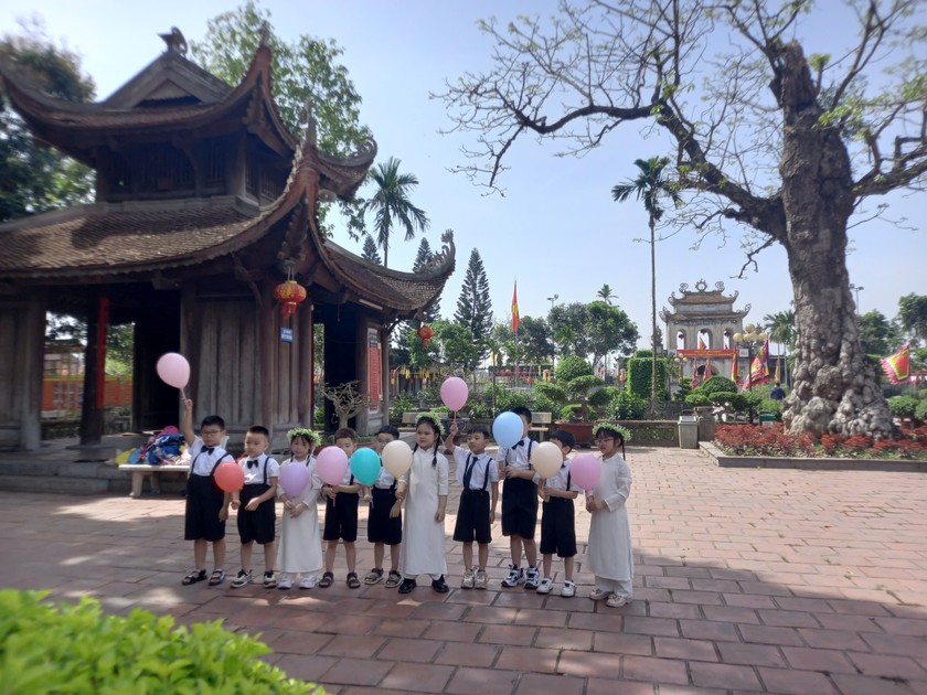 Nhiều trường học chọn Văn Miếu Mao Điền là địa điểm cho các học sinh, sinh viên tham quan và trải nghiệm.