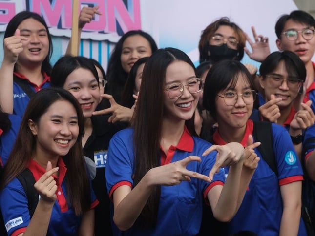 AI, thủ khoa, chuyên gia tâm lý đồng loạt 'tiếp sức' sĩ tử mùa thi ảnh 4