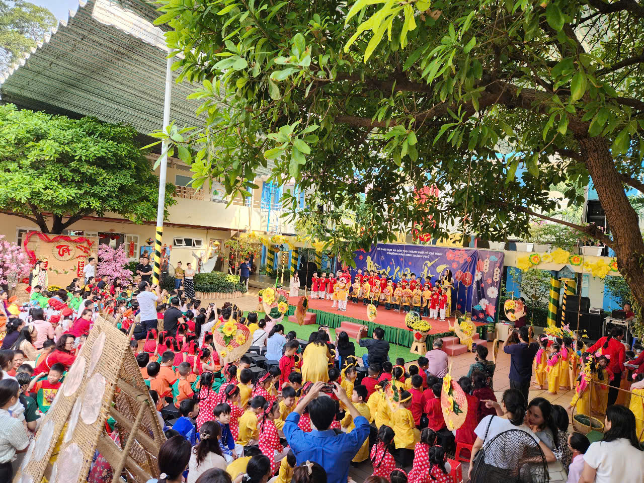 Những trường học đẹp như công viên ở TP.HCM - Ảnh 2.