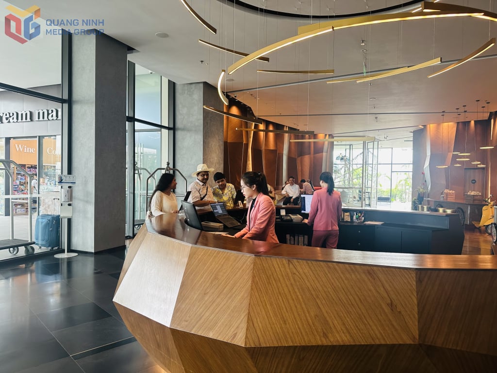 ភ្ញៀវចូលនៅសណ្ឋាគារ Citadines Marina Halong