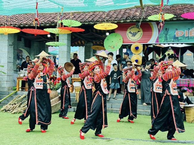 Nhiều hoạt động đặc sắc trong tháng 5 với chủ đề "Bác Hồ với cộng đồng các dân tộc Việt Nam" - Ảnh 1.