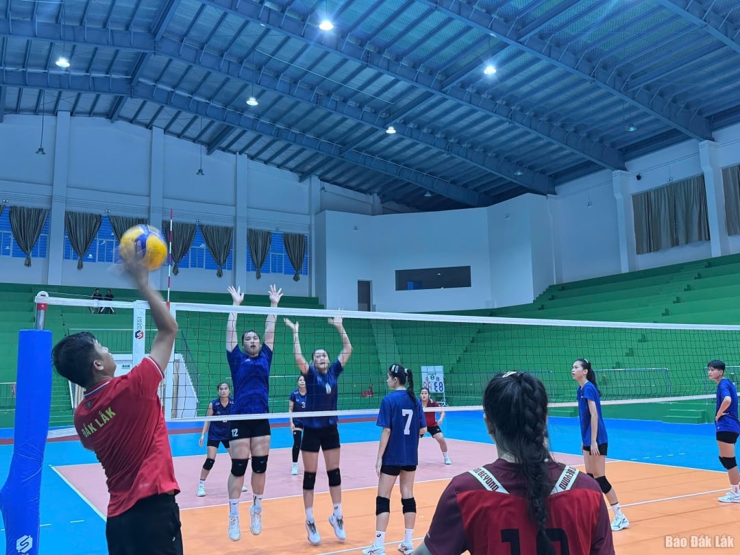 Thầy trò Huấn luyện viên Nguyễn Thanh Thiện tập luyện, sẵn sàn tranh tại tại giải.