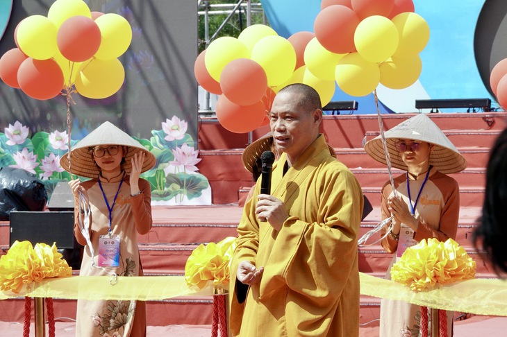 វិសាខបូជា - រូបថត ១.