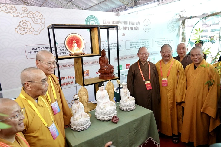 វិសាខបូជា - រូបថត ២.