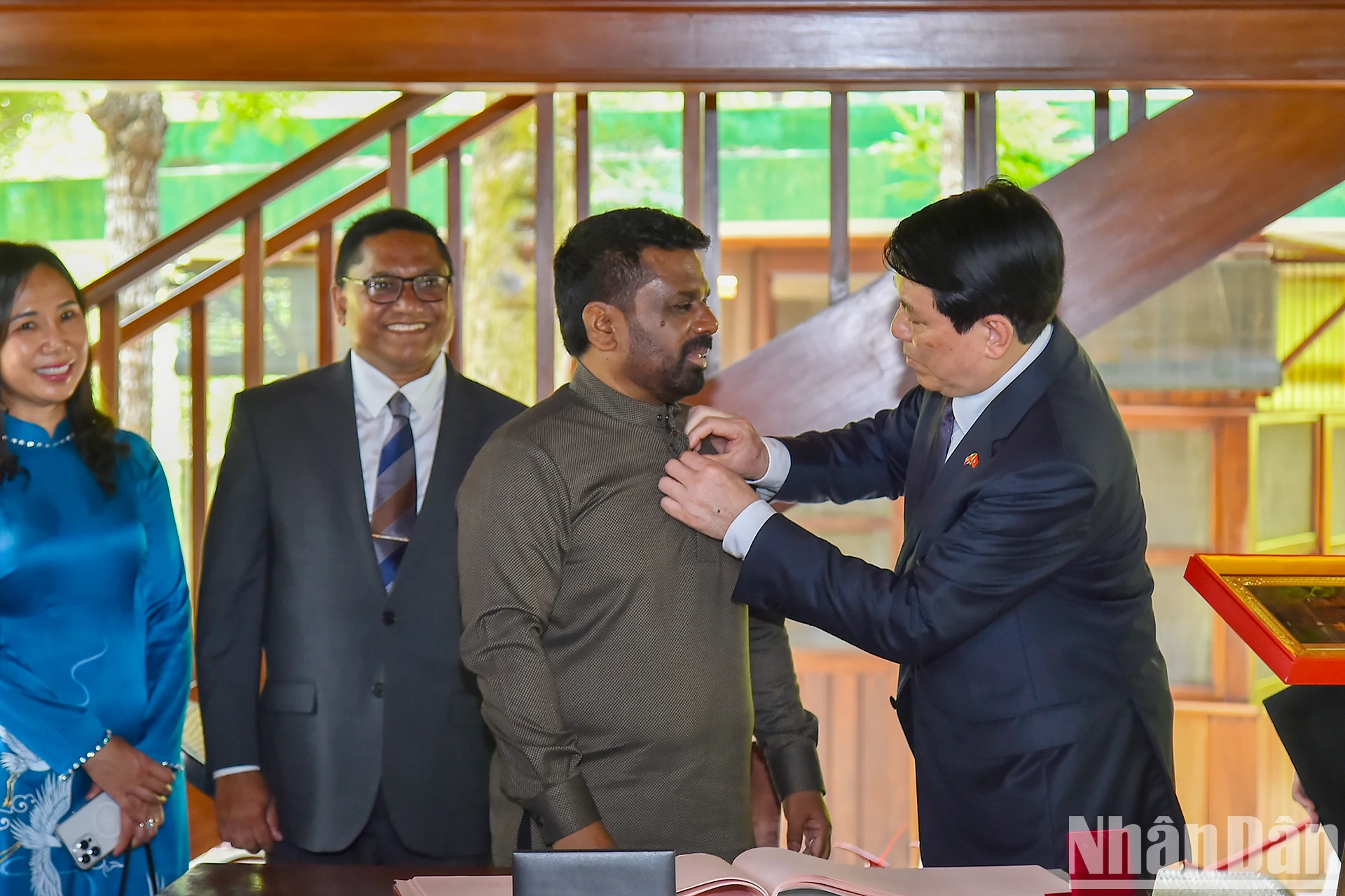 [Ảnh] Chủ tịch nước Lương Cường và Tổng thống Sri Lanka Anura Kumara Dissanayaka thăm Khu di tích Chủ tịch Hồ Chí Minh ảnh 7
