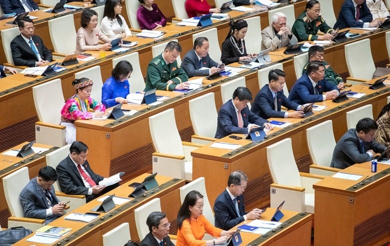 Delegates attending the opening session of the 9th session of the 15th National Assembly on the morning of May 5. Photo: Quochoi.vn